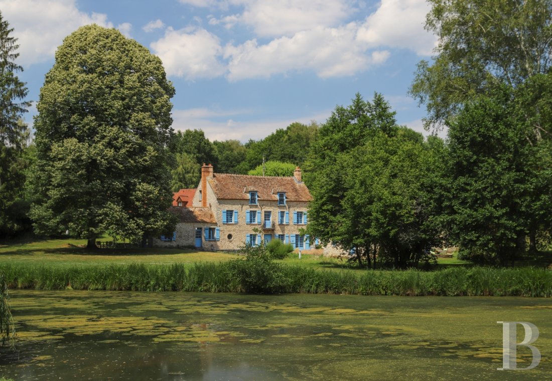 A former water mill at the heart of a vast equestrian estate in the Chevreuse valley - photo  n°1