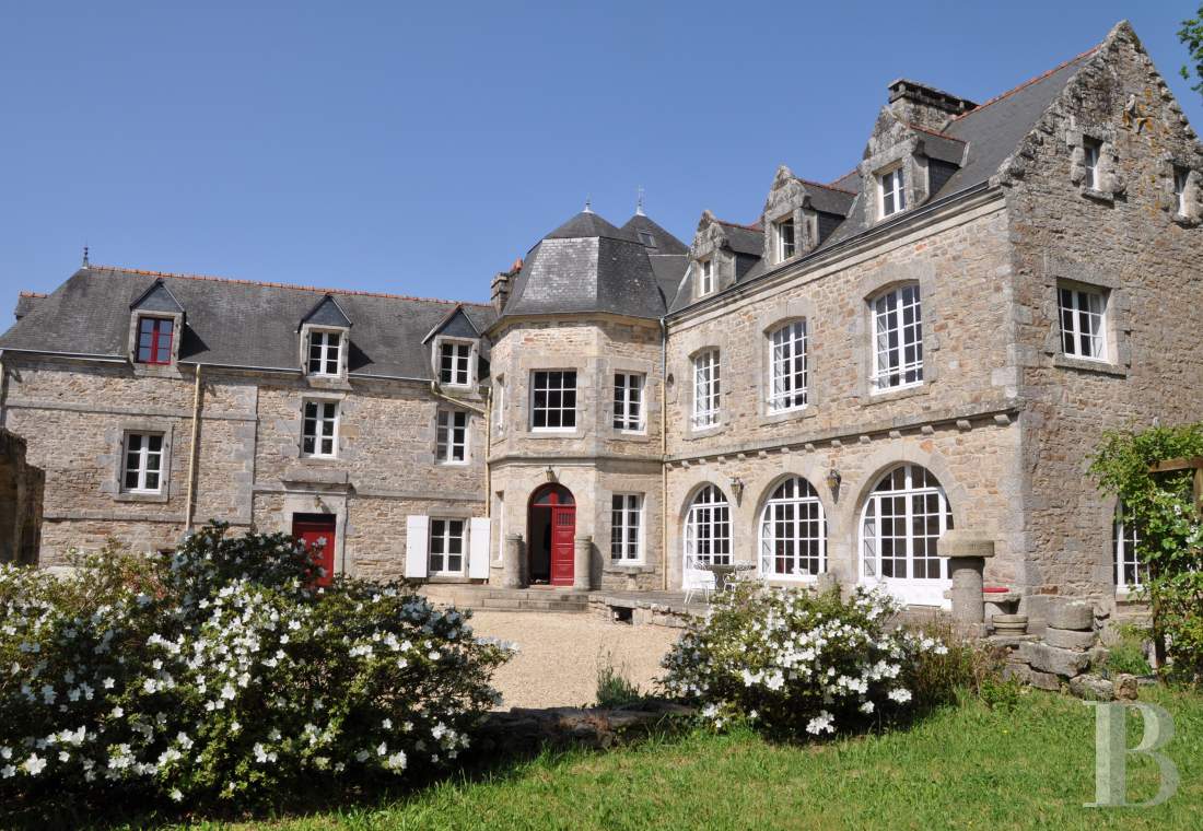 A 16th century manor house that welcomes creativity in Finistère, on the outskirts of Quimper - photo  n°1