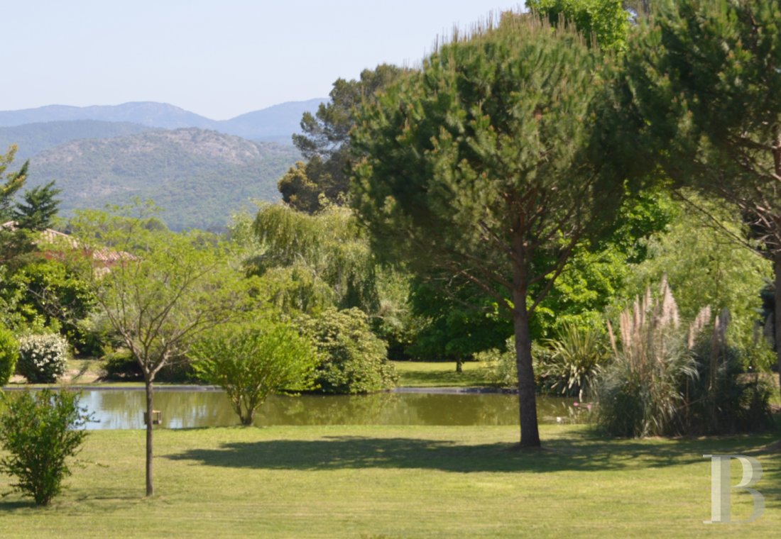 character properties France provence cote dazur   - 9
