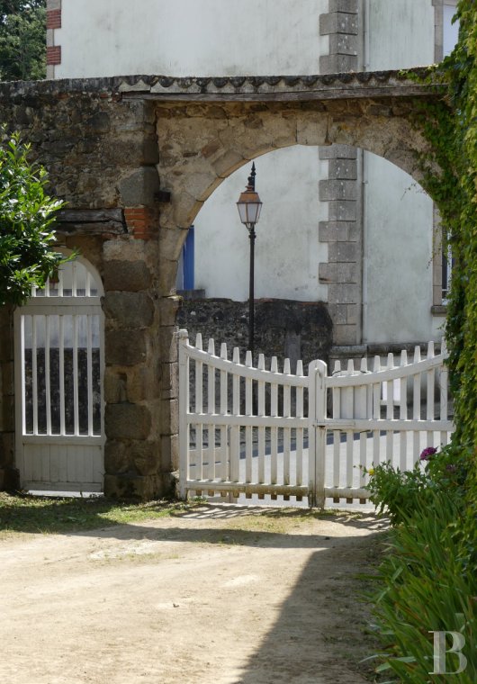 character properties France pays de loire character houses - 15