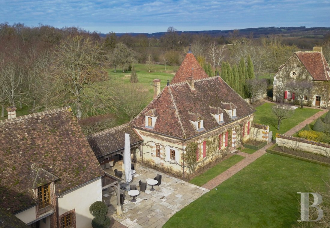 Manors for sale Burgundy 2 hours from Paris in France