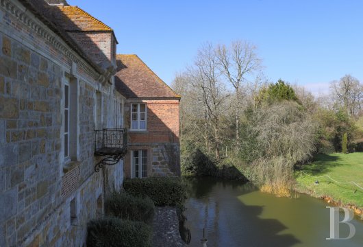 An elegant medieval chateau surrounded by a moat at the heart of the Ouche region in Normandy - photo  n°5
