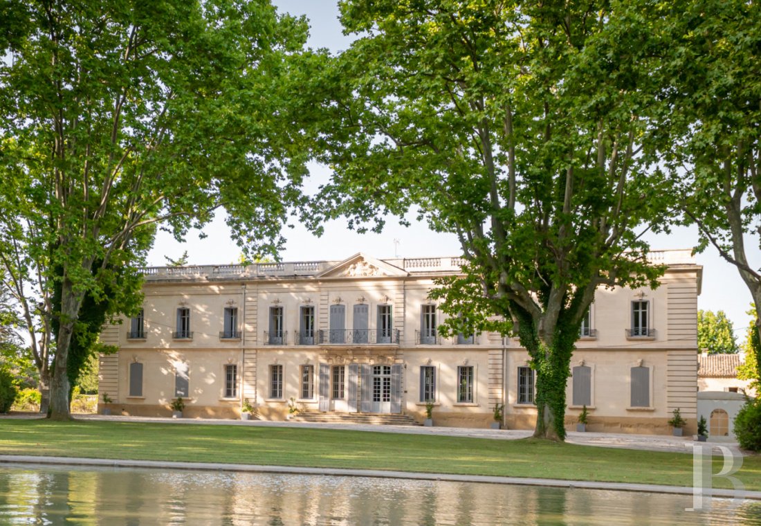A vast 18th century chateau with a twenty-four hectare park between Aix-en-Provence and Salon-de-Provence - photo  n°1