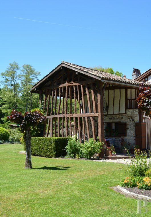 character properties France aquitaine character houses - 4