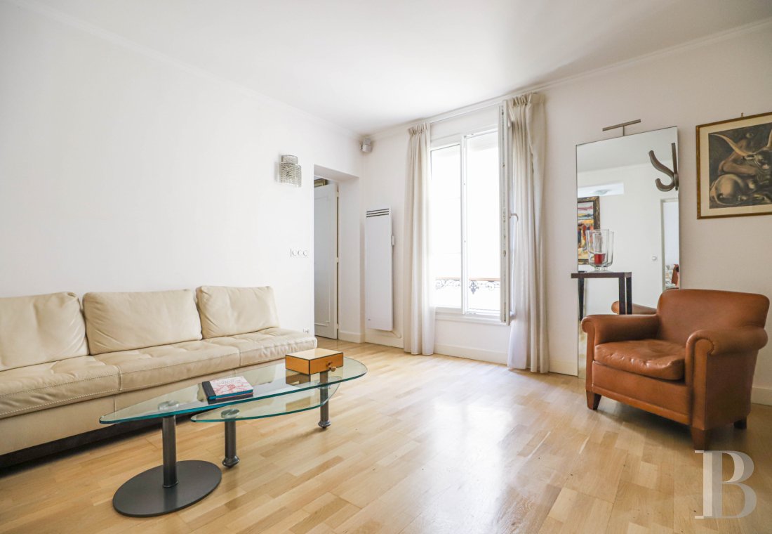 apartments for sale - paris - A 60 m² flat in a 19th century building, near Champ-de-Mars and the shops in Rue-Saint-Dominique and Rue-Cler