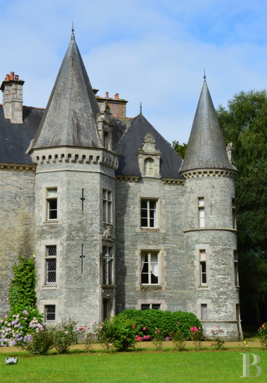 Castles / chateaux for sale - brittany - A 16th and 19th century castle and its outbuildings,  30 minutes from Vannes, set in more than 2 hectares 