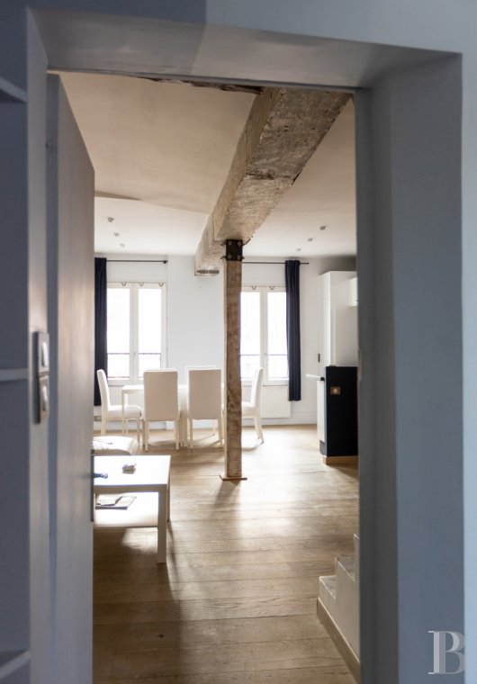 apartments for sale - paris - A 2-storey, 105 m² flat, reminiscent of a house, in the centre of Montfort-l'Amaury,  35 minutes from Paris via the RER Transilien train line N