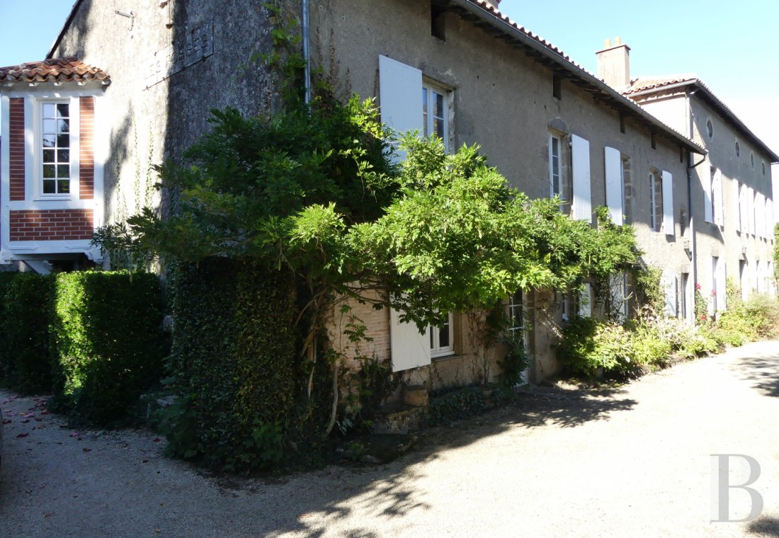 character properties France poitou charentes character houses - 3