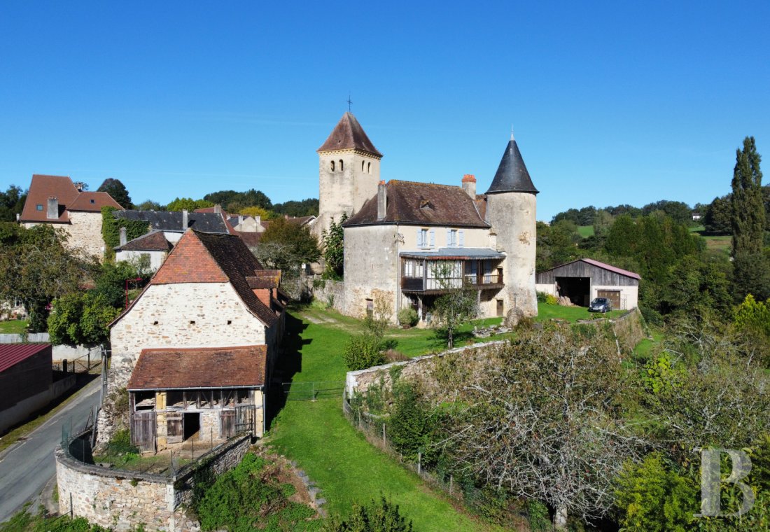 character properties France aquitaine character houses - 1