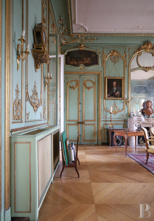 apartments for sale - paris - A majestic, first-floor, 225 m² flat, with its Louis XV style panelling, in an 18th century mansion house, just a stone throw from the palace in Versailles’ Notre-Dame district