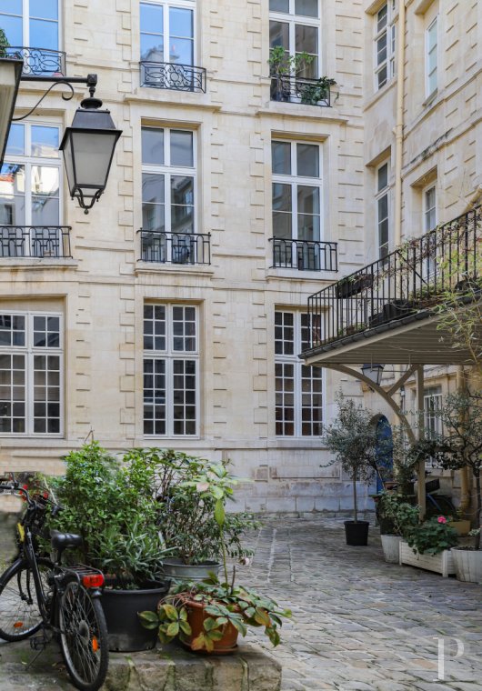 apartments for sale - paris - Premises intended for residential and commercial use, built over a vaulted cellar, against the perimeter wall erected by Philip II Augustus, in the Montorgueil district