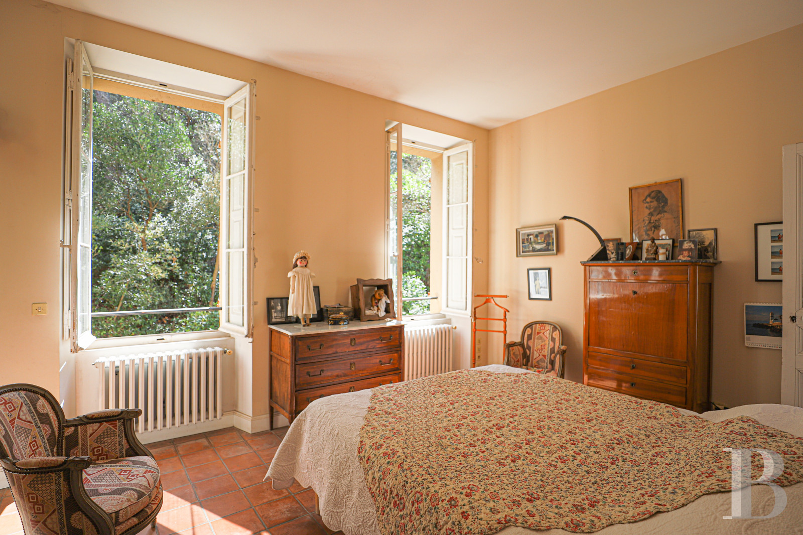 Mansion houses for sale in France at the entrance to the Calanques