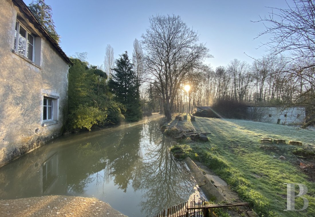 Mills for sale - burgundy - A 17th century mill and some 4 ha of land  1½ hours from Paris in Burgundy