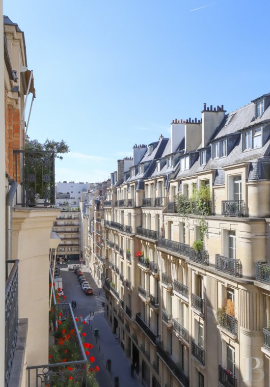 apartments for sale - paris - Au calme d'une impasse du 17e arrondissement,  un lumineux duplex rénové par un architecte 
