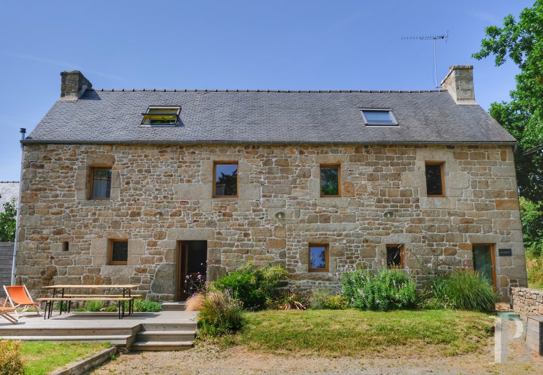 Character houses for sale - brittany - En Basse-Bretagne, à 10 minutes des plages,  une authentique maison de prêtre, datée de 1606