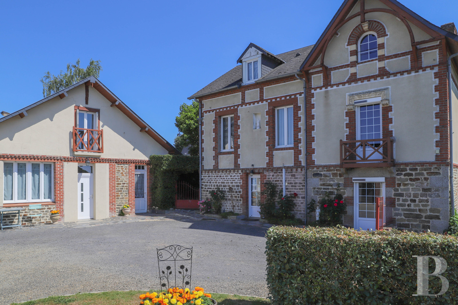 Character houses for sale in France close to Vire