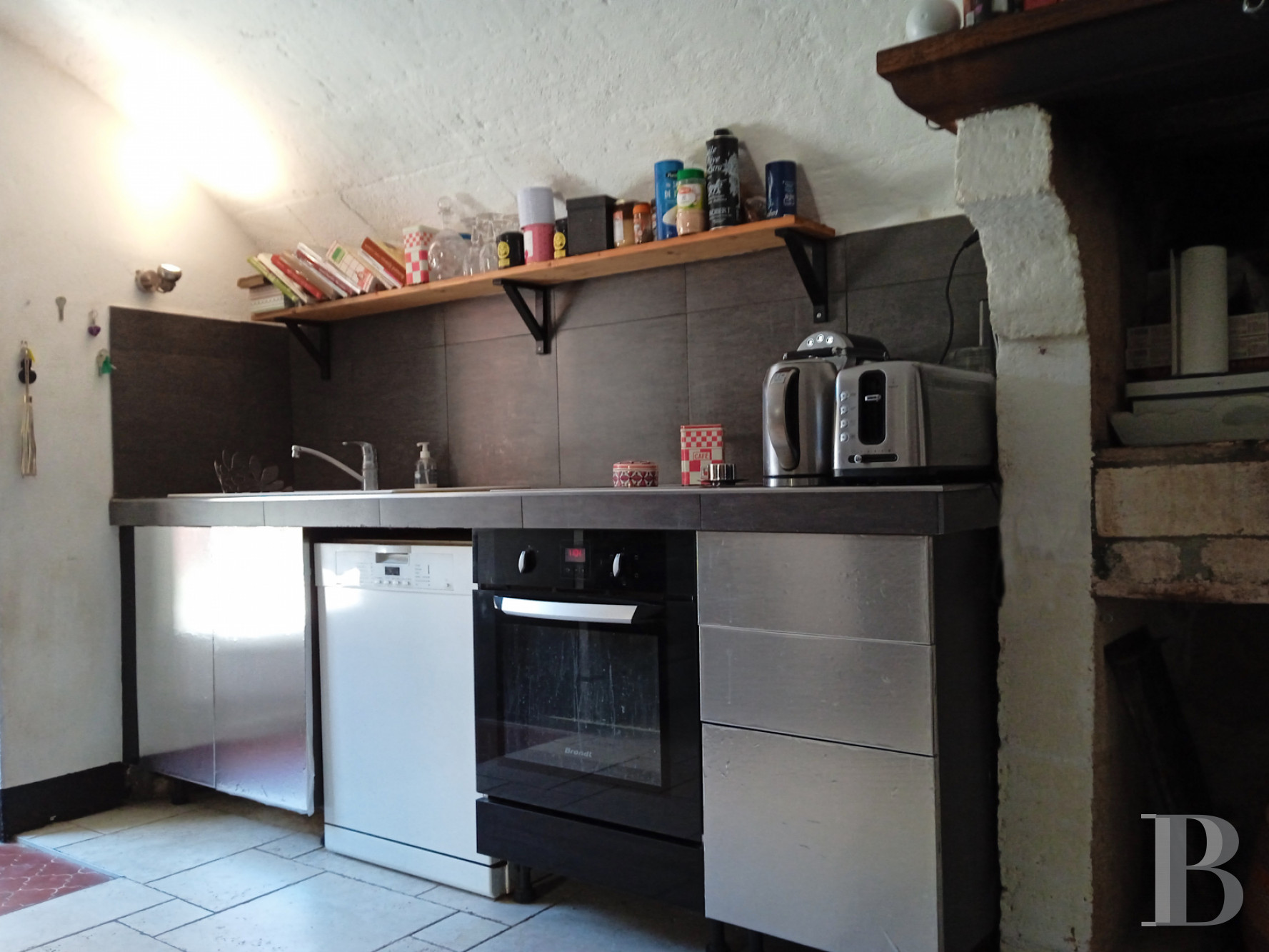 Village houses for sale in France between Avignon and Nîmes