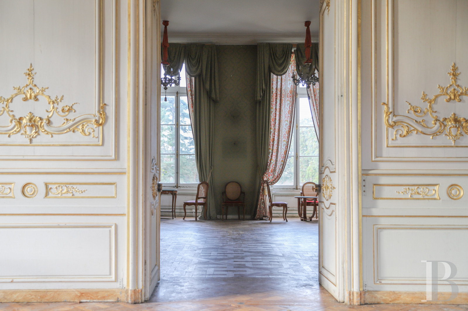 Castles / chateaux for sale in France 18 km from the gates of Paris