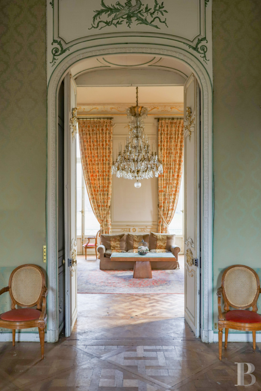 Castles / chateaux for sale in France 18 km from the gates of Paris