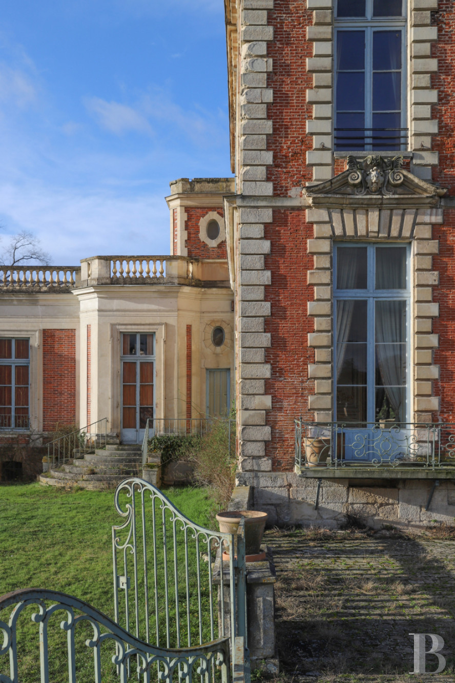 Castles / chateaux for sale in France 18 km from the gates of Paris
