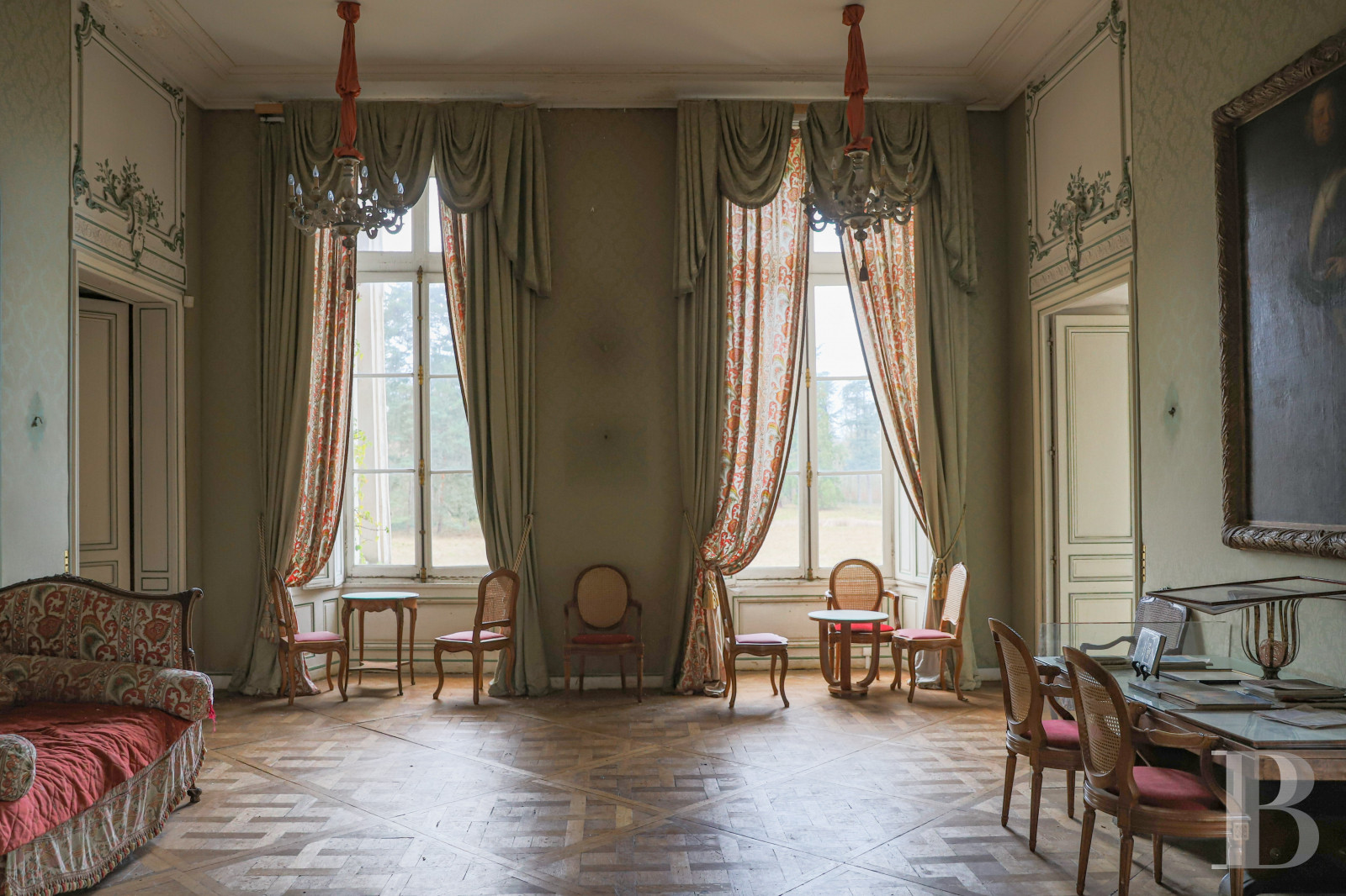 Castles / chateaux for sale in France 18 km from the gates of Paris