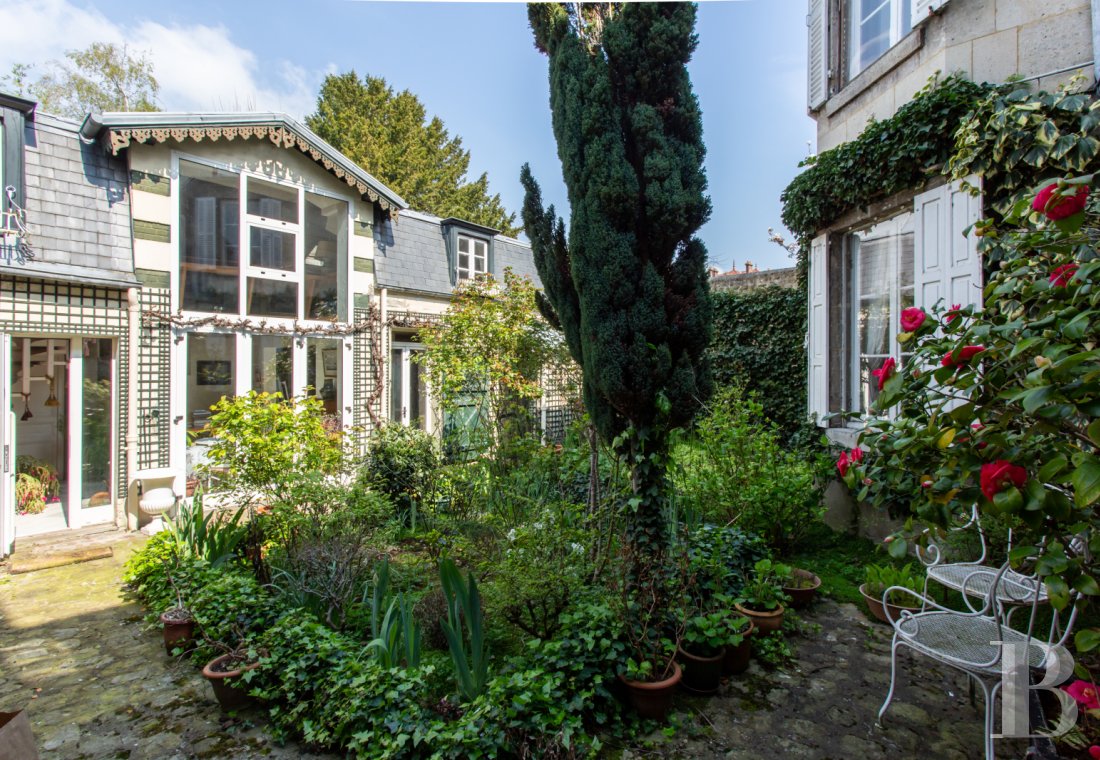 Mansion houses for sale in France in the centre of Compiègne