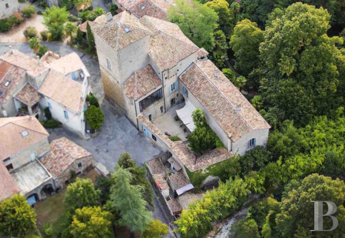 A small village chateau  with a remarkable garden  in Ardèche - photo  n°1
