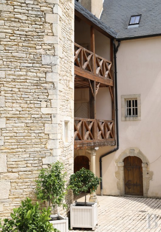 A wine estate and 16th century chateau  in the heart of Burgundy and the Auxey-Duresses vineyards - photo  n°29