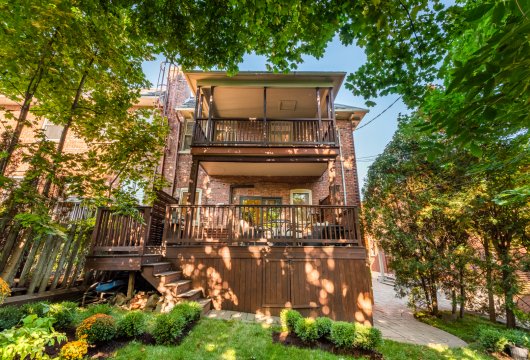 An elegant townhouse near Murray Park  in Westmount on the Island of Montreal 