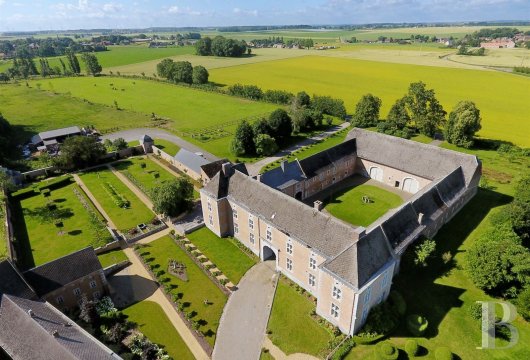 An 18th century chateau-farm and its 5-ha estate  in the Hesbaye-Liégeoise region