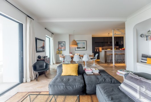 A 4-bedroom flat with breathtaking views over the city and the Tagus river in the Estrella district of Lisbon