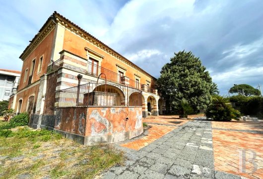 A Sicilian-style villa to be renovated in the small town of Mascalucia,  near the city of Catania in Sicily