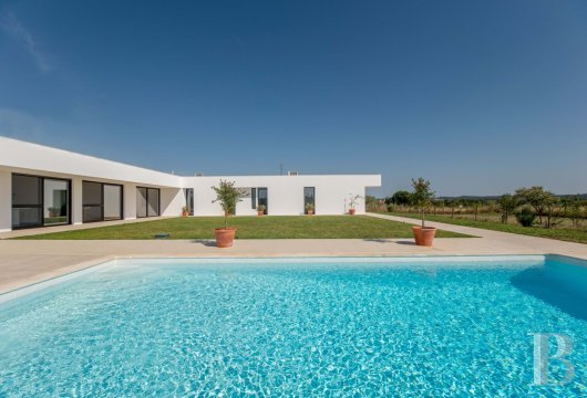 A modern villa with one hectare of grounds, nestled between the cities of Évora and Estremoz in Portugal’s Alentejo region