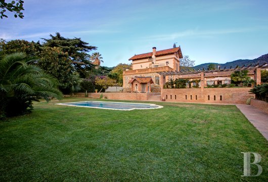 A modernist dream with sea views. Move-in ready with an outdoor swimming pool, just up the coast from Barcelona.