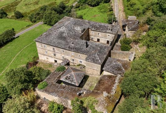 40 minutes from Oviedo, in western Asturias, between mountainous terrain and coastline, an 18th-century fortified ...