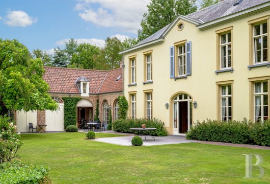 On the outskirts of Waterloo, a contemporary family property and its grounds 