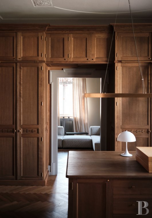 In Heidelberg, in the Bergstrasse district, <br/>a villa of noble proportions and its wooded park