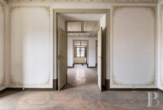 In Setúbal, near Avenida Luísa Todi, a stately building in the city centre measuring nearly 1,300 m².