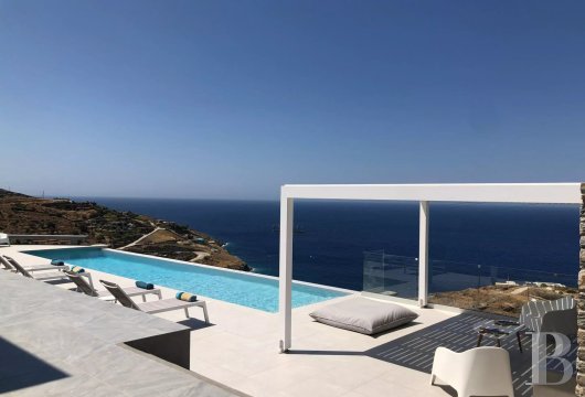 In Kea, a villa overlooking the Aegean Sea, with terraces and a swimming pool