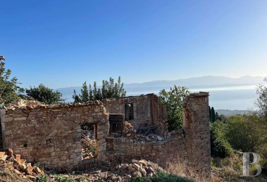 In Mathia, a building plot overlooking the sea