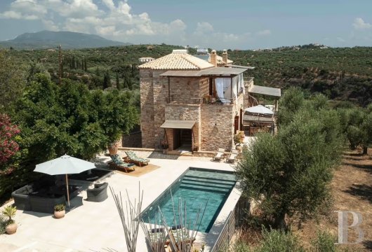 In Koroni, a 150 m² stone villa with private pool and 560 m² of land
