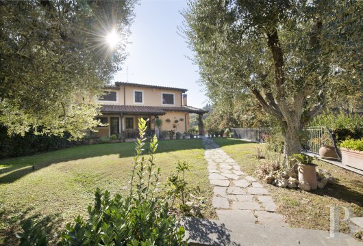 In Riano, a villa of around 500 m² with a garden of approximately 2,500 m²