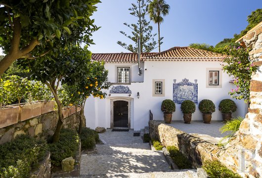 In the Sintra-Cascais Natural Park, one kilometre from Cabo da Roca, a restored house built on ancient ruins