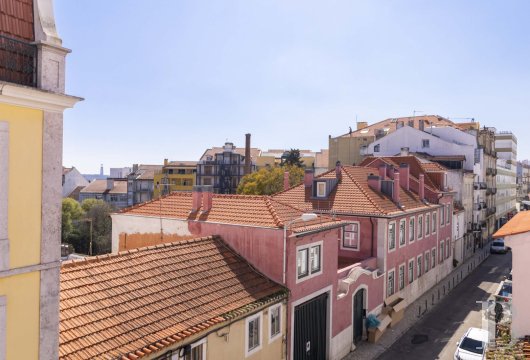 In Lisbon, in a Pombaline building in Campo de Ourique, a three-bedroom flat with its original features preserved