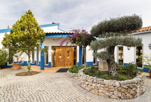 In Tavira, in the Algarve, a stately home offering some 980 m² of living space set within approximately 2.8 hectares ...