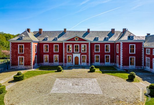 In Flémalle, in the province of Liège, an early 18th-century building set in grounds of some 4.2 hectares overlooking ...