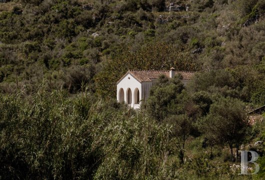 In the Barranc de Cala en Porter, on Menorca, a 110 m² country house with an orchard