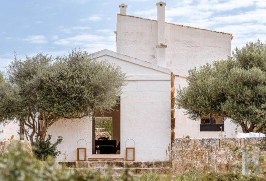 Between Ciutadella and the southern beaches of Menorca, a former sheepfold and its farmhouse on about 42 hectares