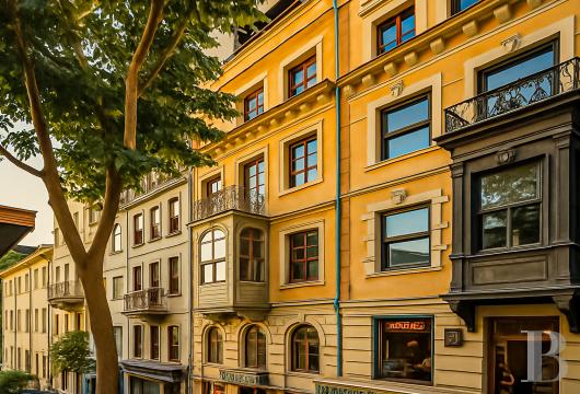 In Pera, between Me?rutiyet Caddesi and Tünel Square, a historic building of approximately 500 m² spread over ...