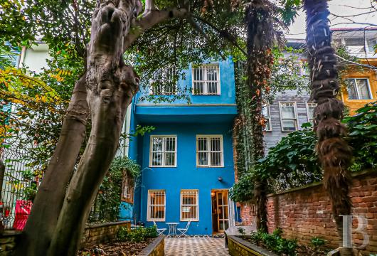 In Büyükdere, 50 meters from the Bosphorus, a historic house of about 300 m²